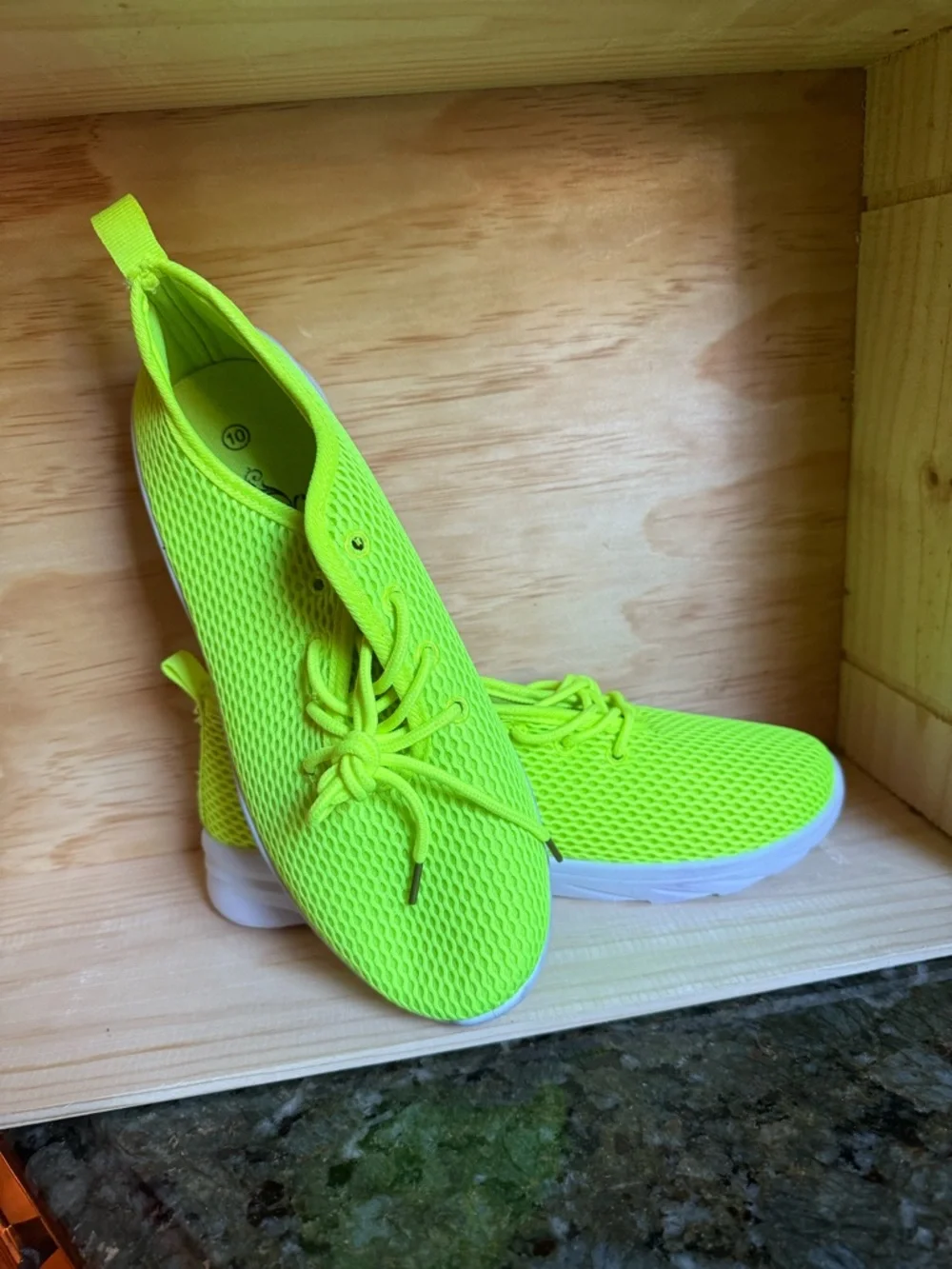 Neon Lime Mesh Lace-Up Tennis‎ Sneakers size 10